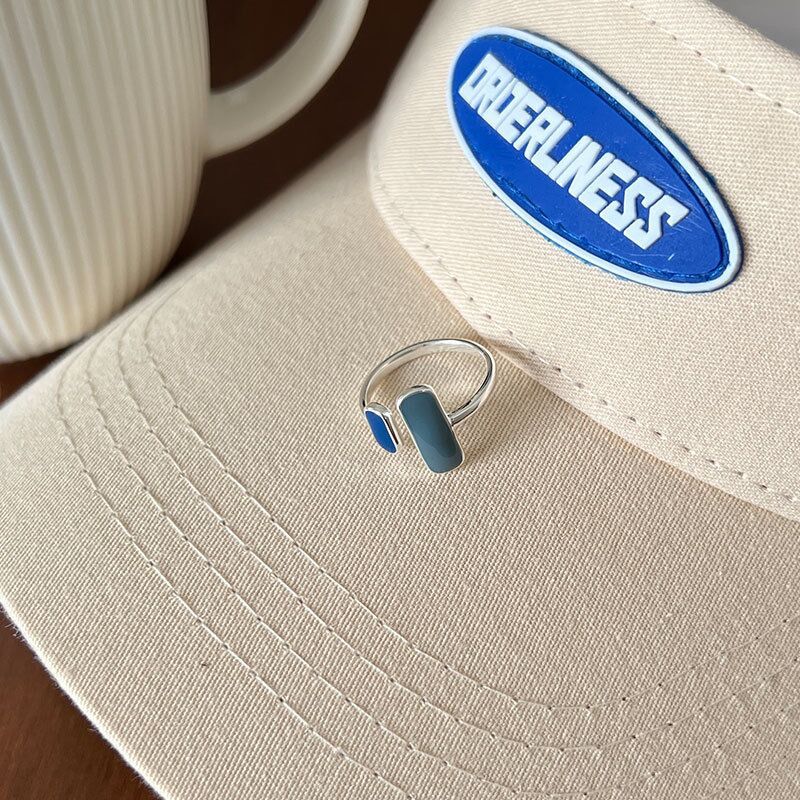 Bague en Argent ornée d'une Pierre Bleue