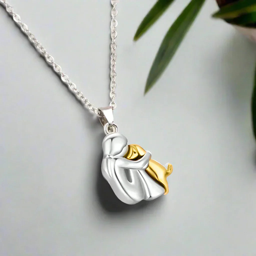 Collier avec pendentif Hug